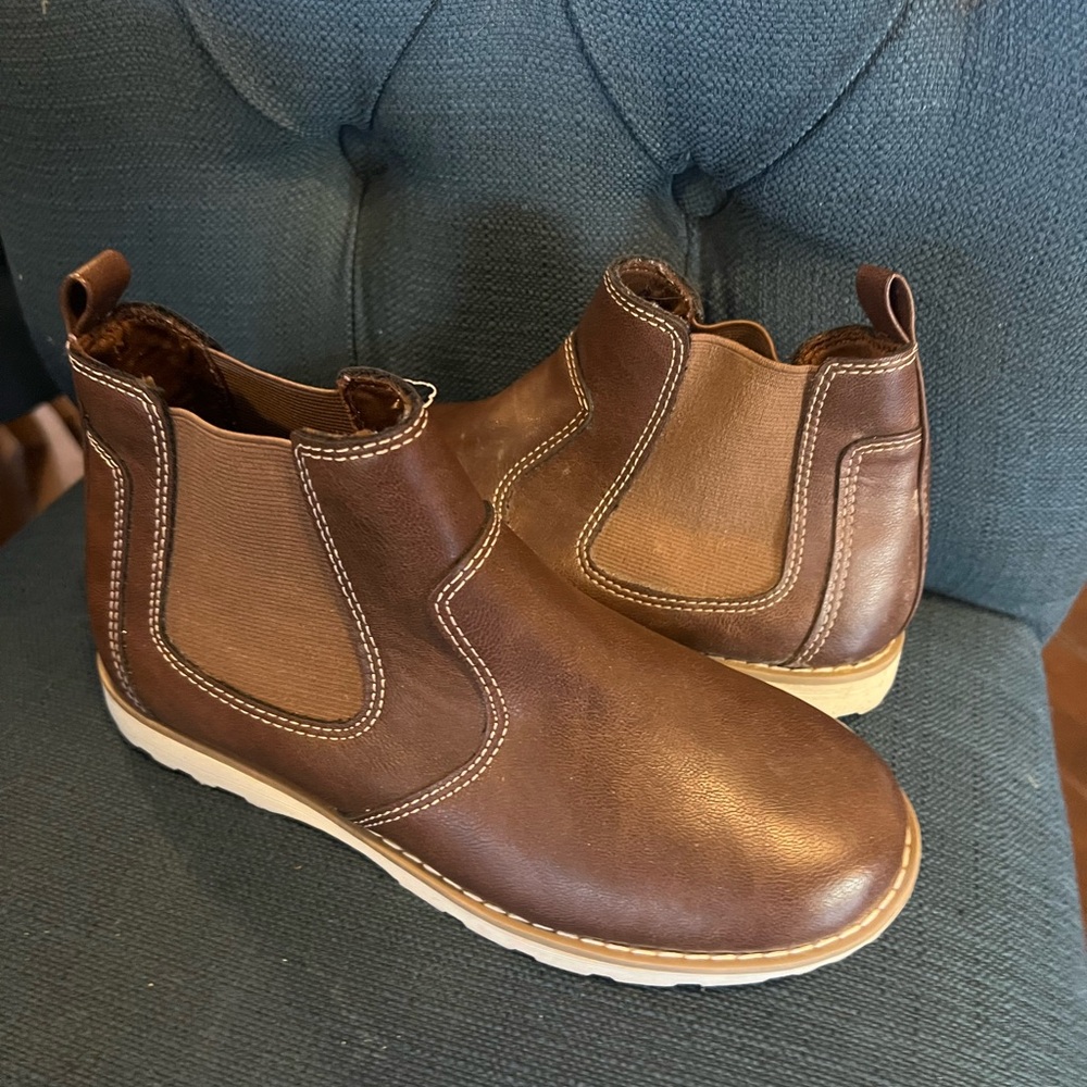 Boys size 3 Old Navy slip on boots